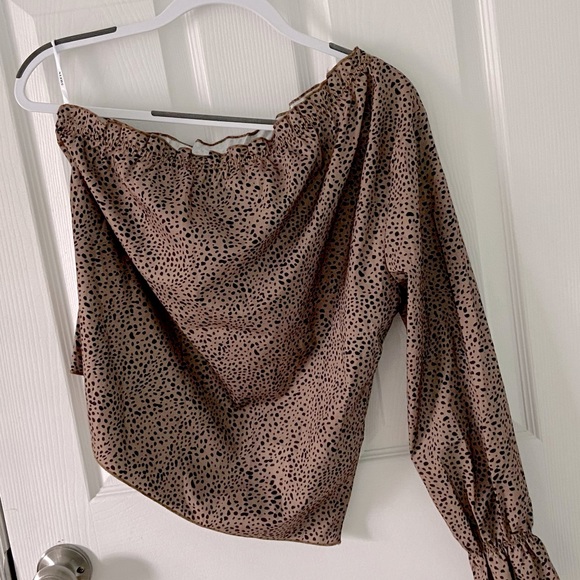 Cheetah print one-shoulder top - Picture 5 of 5